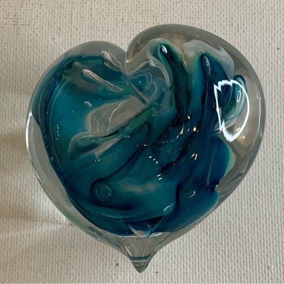 Turquoise Blue Art Glass Heart Paperweight Swirling Bright Colors Hand Blown 2.5 - Picture 2 of 16